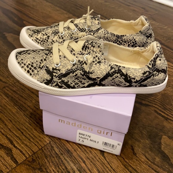 *NWT*. Madden Girl 7.5 - Picture 6 of 7